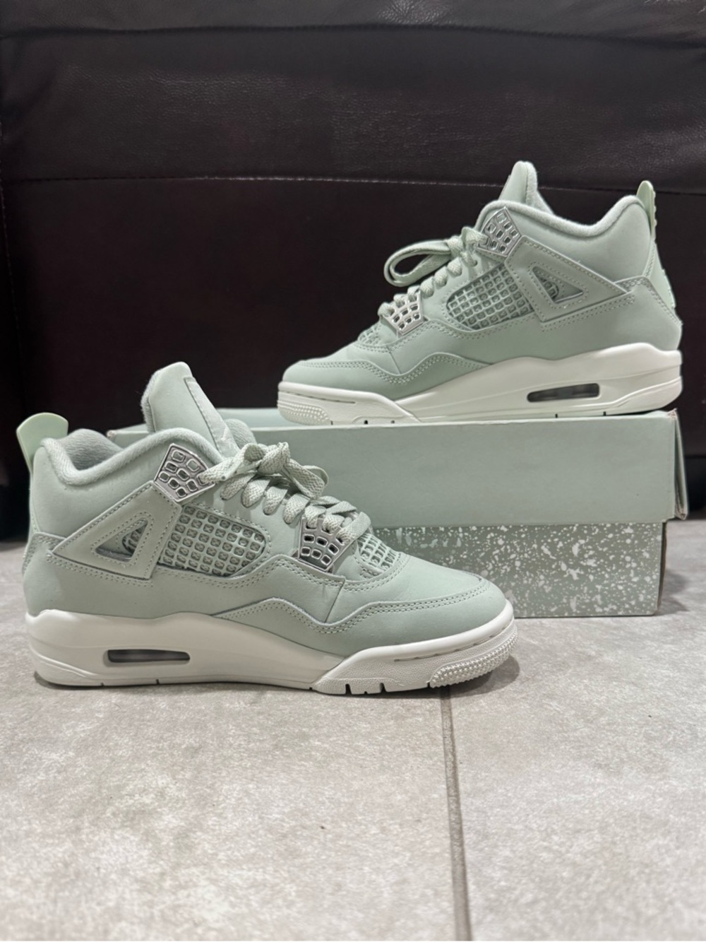 Size 6 - Air Jordan 4 Retro in Seafoam and Metallic Silver - Picture 2 of 7